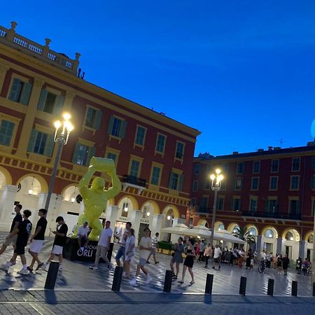 Apartment 33 On The Old Historic Senate Square 니스 외부 사진