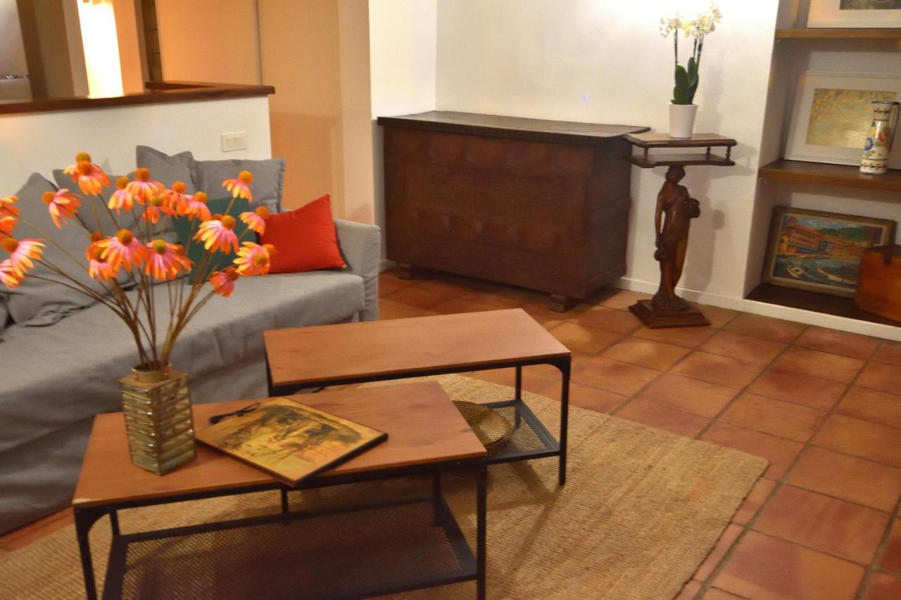 Apartment 33 On The Old Historic Senate Square 니스 외부 사진
