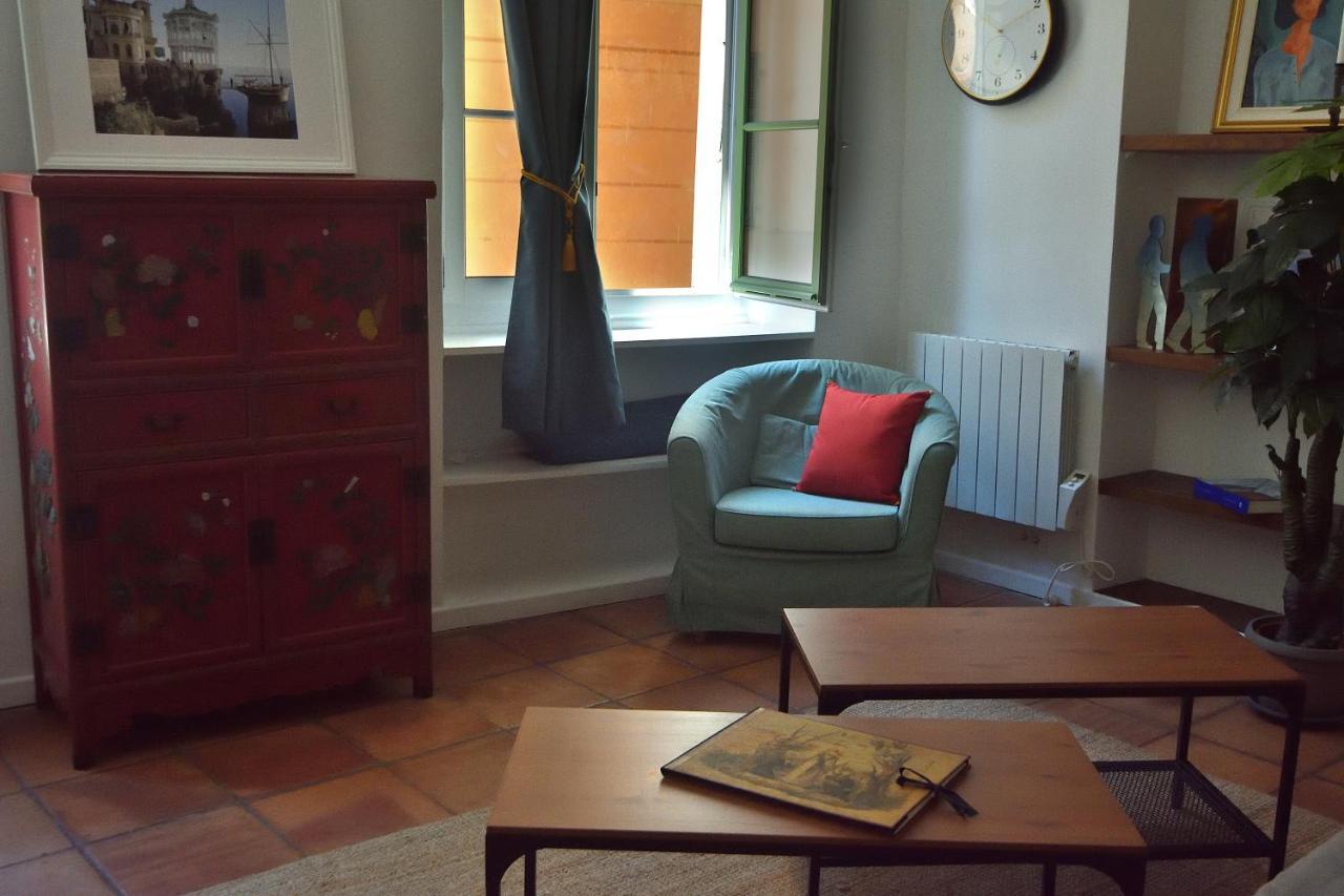 Apartment 33 On The Old Historic Senate Square 니스 외부 사진