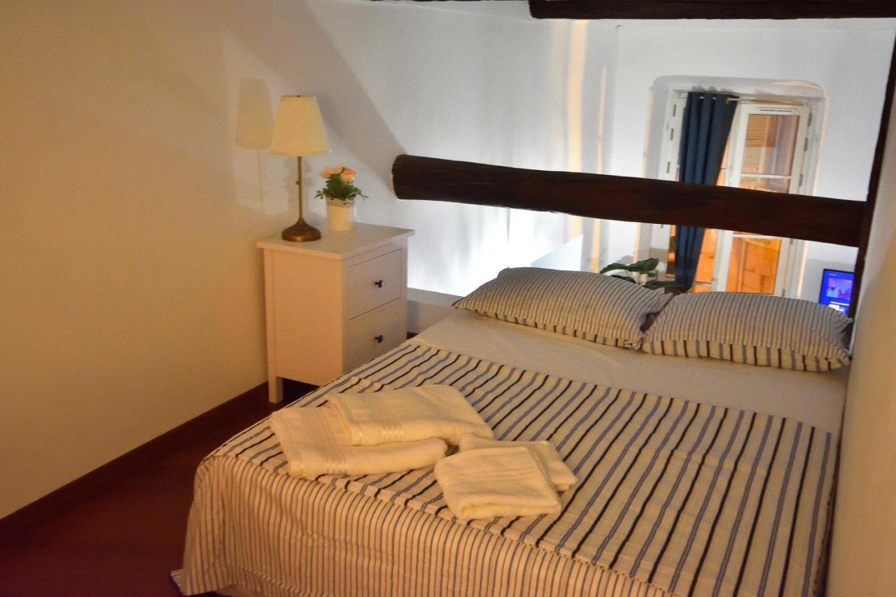 Apartment 33 On The Old Historic Senate Square 니스 외부 사진