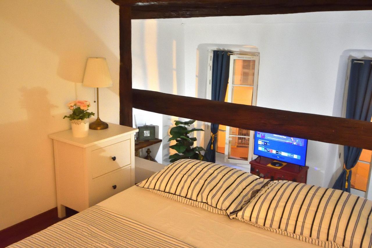 Apartment 33 On The Old Historic Senate Square 니스 외부 사진