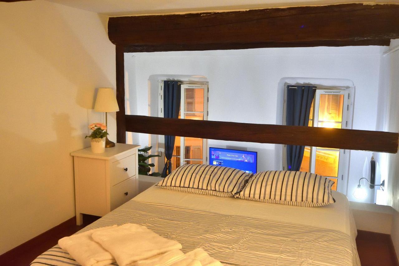Apartment 33 On The Old Historic Senate Square 니스 외부 사진