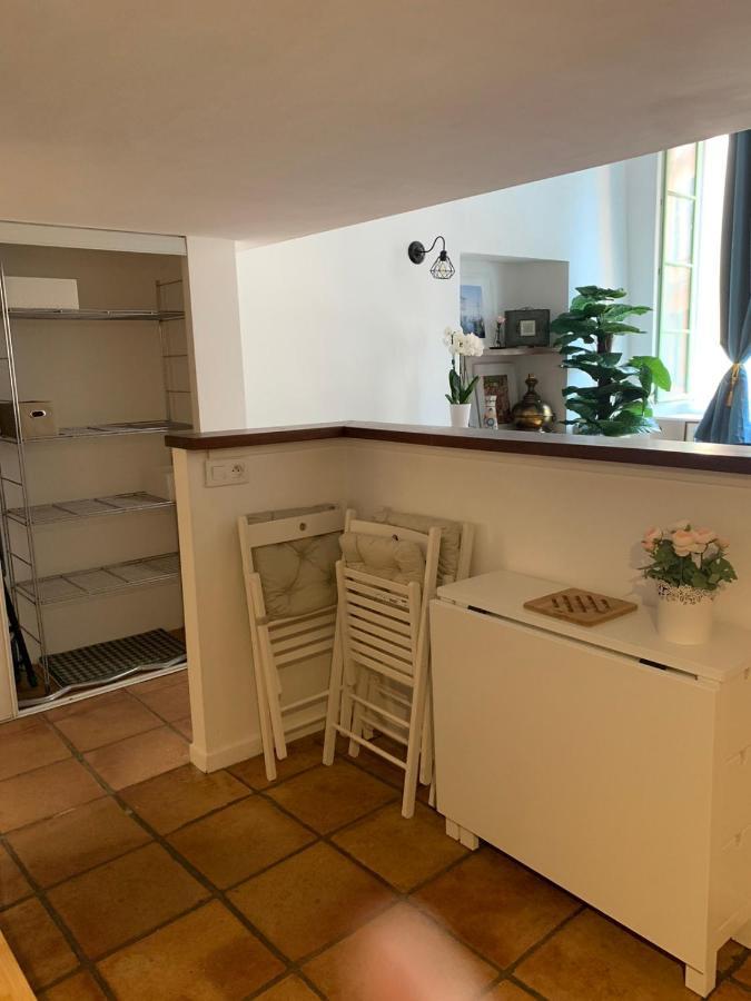 Apartment 33 On The Old Historic Senate Square 니스 외부 사진