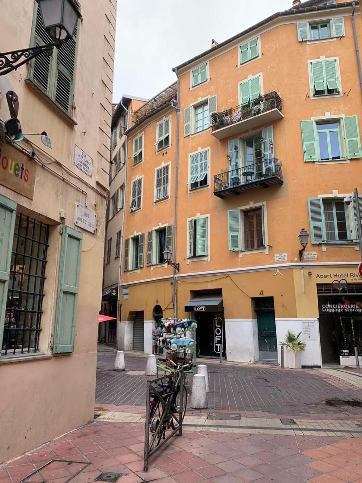 Apartment 33 On The Old Historic Senate Square 니스 외부 사진